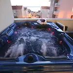 Luxury Sky With Sea View And Whirlpool דירה *