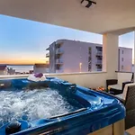 Luxury Sky With Sea View And Whirlpool מאקרסקה