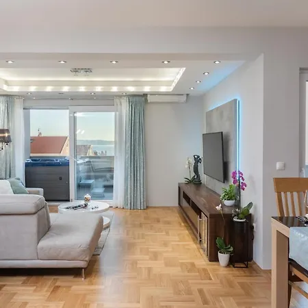 Luxury Sky With Sea View And Whirlpool מאקרסקה
